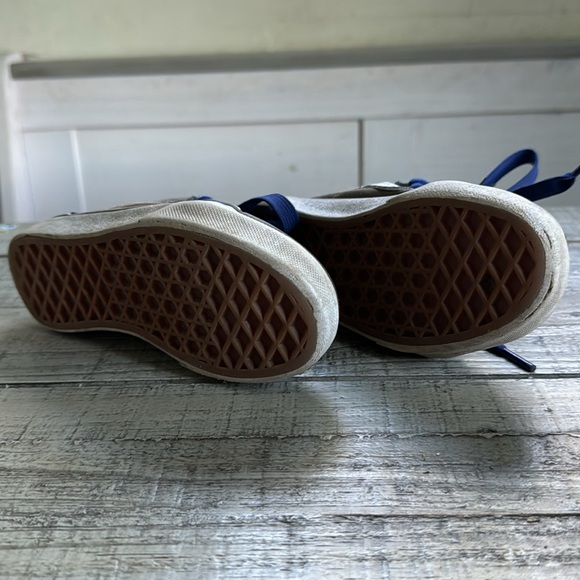 Vans Old Skool hi-tops. Kids size 11.5 (4-5 year old). Used for a short time. - Picture 2 of 7